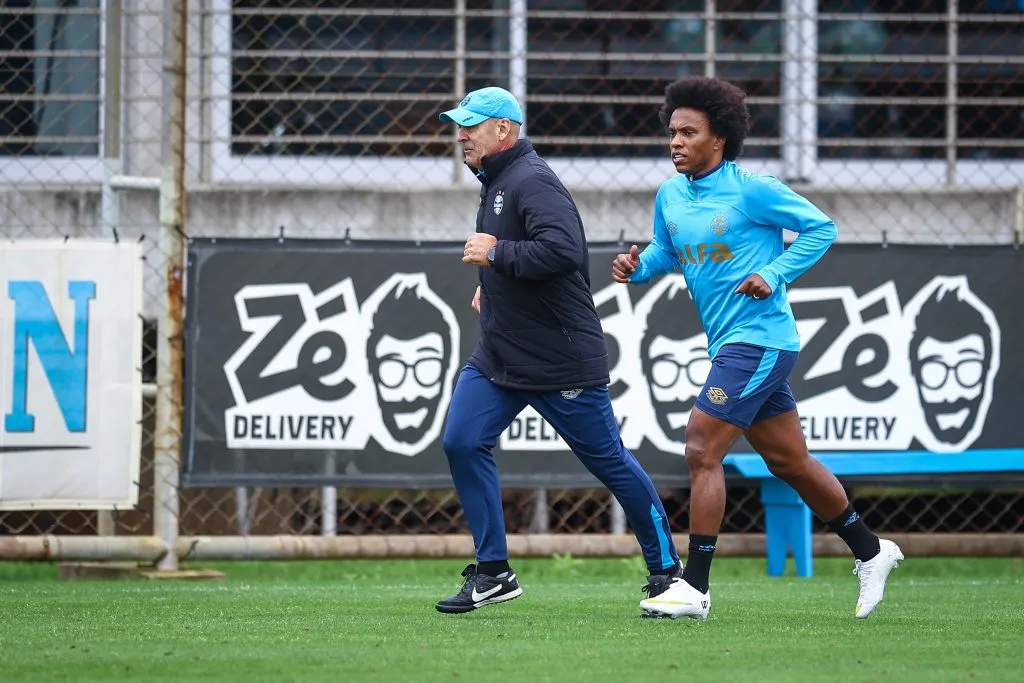 Willian corre no CT Luiz Carvalho. FOTO: LUCAS UEBEL/GREMIO FBPA