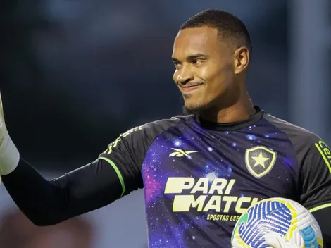 Após retorno de Cuiabano, goleiro John comparece em treino do Botafogo e Marçal reage: "O homem voltou"
