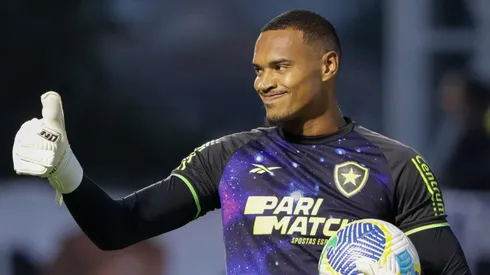 SP - BRAGANCA PAULISTA - 26/10/2024 - BRASILEIRO A 2024, BRAGANTINO X BOTAFOGO - John goleiro do Botafogo durante partida contra o Bragantino no estadio Nabi Abi Chedid pelo campeonato Brasileiro A 2024. Foto: Joisel Amaral/AGIF