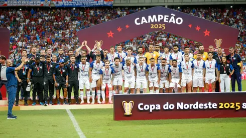 BA – SALVADOR – 06/09/2025 – COPA DO NORDESTE 2025. FINAL, BAHIA X CONFIANCA – Jogadores do Confianca comemoram titulo de vice campeao apos partida contra o Bahia no estadio Fonte Nova pela decisao do campeonato Copa Do Nordeste 2025. Foto: Marcio Jose/AGIF