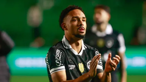 RS – CAXIAS DO SUL – 24/08/2025 – BRASILEIRO A 2025, JUVENTUDE X BOTAFOGO – Vitinho jogador do Botafogo durante partida contra o Juventude no estadio Alfredo Jaconi pelo campeonato Brasileiro A 2025. Foto: Luiz Erbes/AGIF