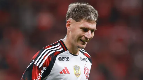 Lateral do Flamengo faz desabafo após Uruguai garantir vaga na Copa