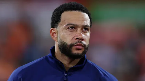 Memphis Depay durante confronto contra a Polônia nas Eliminatórias da Copa do Mundo de 2026.