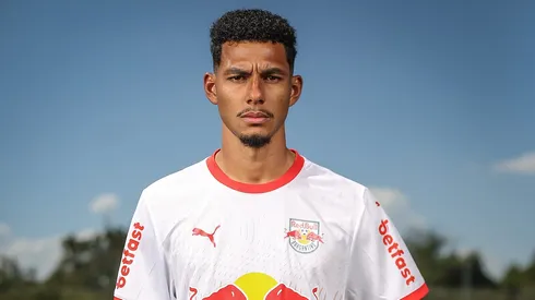 Foto de Ari Ferreira/Red Bull Bragantino - Alix Vinícius durante apresentação no Botafogo.