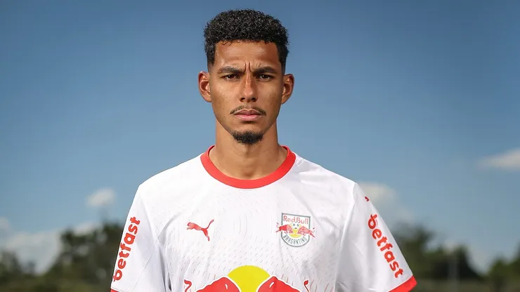 Foto de Ari Ferreira/Red Bull Bragantino - Alix Vinícius durante apresentação no Botafogo.
