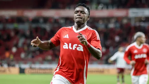 Johan Carbonero está emprestado pelo Racing ao Internacional. Foto: Lucas Gabriel Cardoso/AGIF