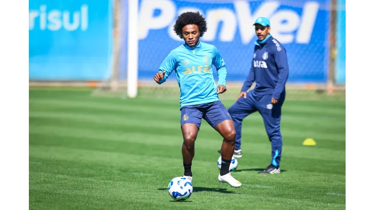 RS - FUTEBOL/ TREINO GREMIO 2025 - ESPORTES - Jogadores do Gremio realizam treino técnico durante a manha deste domingo, no CT Luiz Carvalho, na preparação para a partida valida pelo Campeonato Brasileiro 2025. FOTO: LUCAS UEBEL/GREMIO FBPA