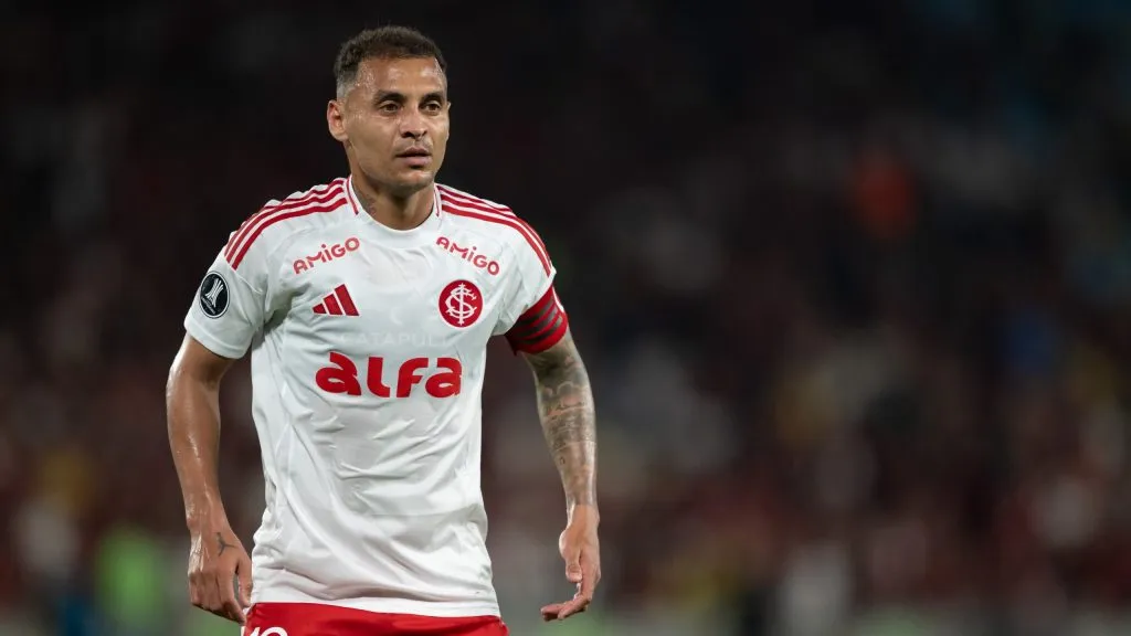 Alan Patrick durante jogo do Internacional. Foto: Jorge Rodrigues/AGIF