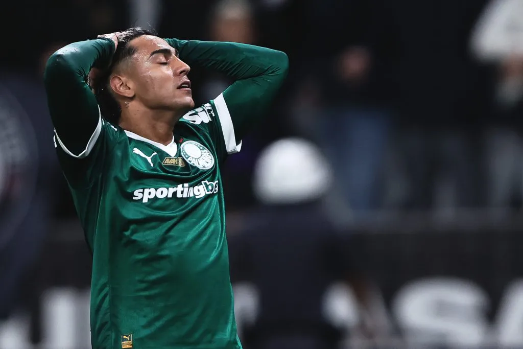 SP – SAO PAULO – 31/08/2025 – BRASILEIRO A 2025, CORINTHIANS X PALMEIRAS – Facundo Torres jogador do Palmeiras lamenta durante partida contra o Corinthians no estadio Arena Corinthians pelo campeonato Brasileiro A 2025. Foto: Ettore Chiereguini/AGIF