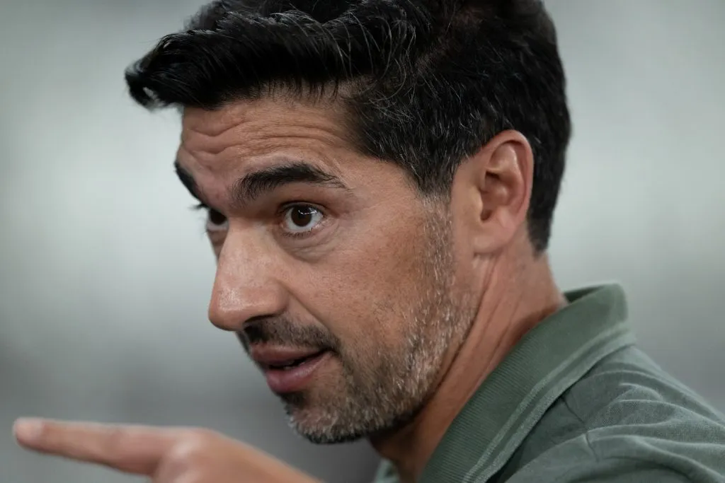 RJ – RIO DE JANEIRO – 17/08/2025 – BRASILEIRO A 2025, BOTAFOGO X PALMEIRAS – Abel Ferreira tecnico do Palmeiras durante partida contra o Botafogo no estadio Engenhao pelo campeonato Brasileiro A 2025. Foto: Jorge Rodrigues/AGIF