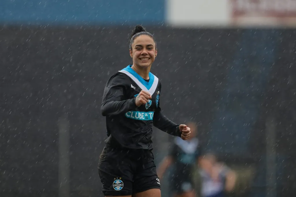 Luana Napoli, do Grêmio Sub-20, comemora gol em goleada contra o Cruzeiro, no regional – Foto: Caroline Motta/Divulgação Grêmio