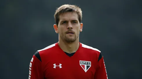 Rafael Tolói durante treinamento do São Paulo em 2015. Foto: Daniel Vorley/AGIF.