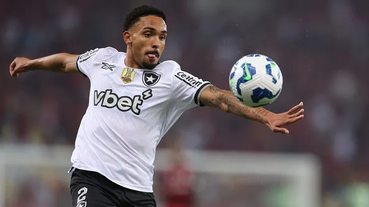 Vitinho em ação pelo Botafogo no Brasileiro
