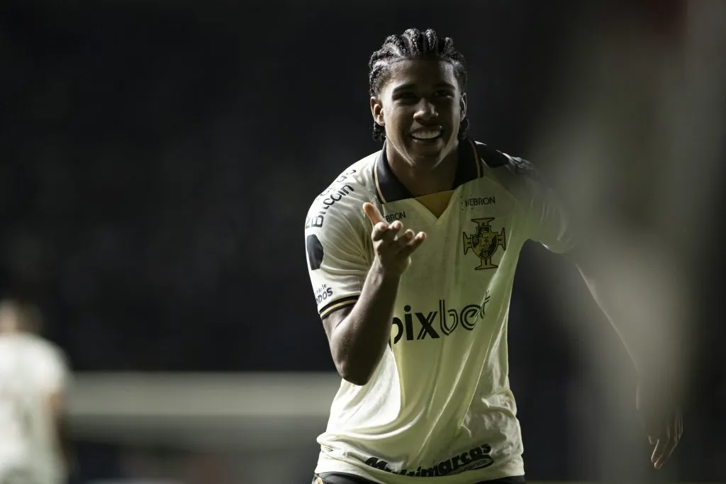 Andrey Santos jogador do Vasco comemora seu gol durante partida contra o Nautico no estadio Sao Januario pelo campeonato Brasileiro B 2022. Foto: Jorge Rodrigues/AGIF