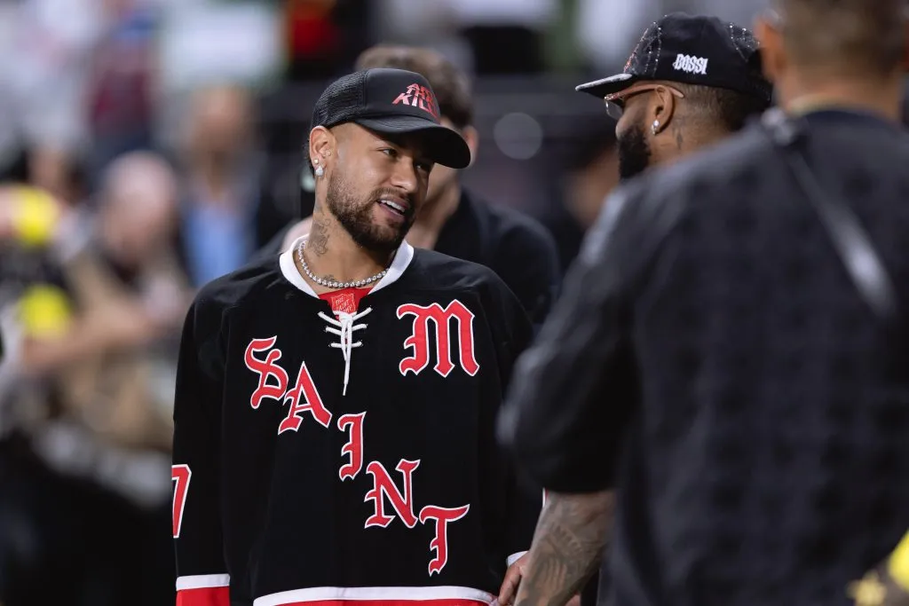 SP – SAO PAULO – 05/09/2025 – NFL 2025, LOS ANGELES CHARGERS X KANSAS CITY CHIEFS – O atacando do Santos Neymar Jr. durante pre jogo entre Kansas City Chiefs e Los Angeles Chargers no estadio Arena Corinthians, em Sao Paulo, Brasil, pela Semana 1 da NFL 2025. Foto: Ettore Chiereguini/AGIF