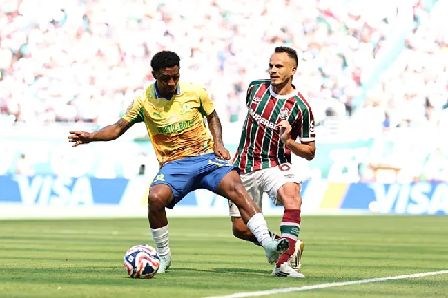 Lucas Ribeiro atuando em Fluminense x Mamelodi Sundows no Mundial de Clubes – (Photo by Carmen Mandato – FIFA/FIFA via Getty Images)