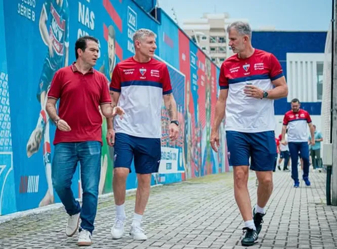 Martín Palermo junto com Marcelo Paz – Foto: Reprodução/Mateus Lotif/FEC