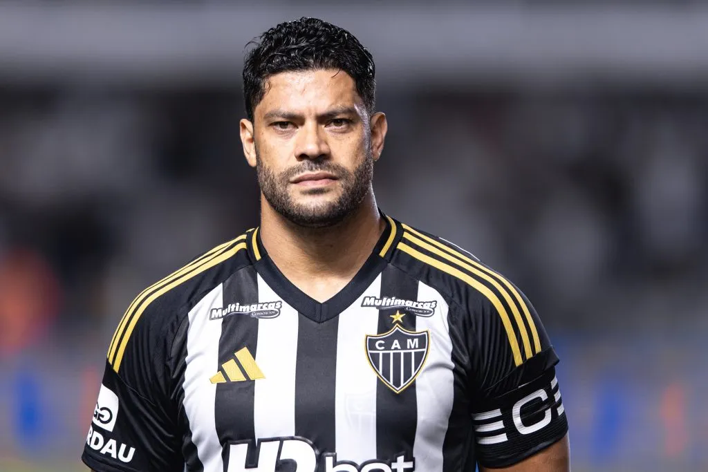 SP – SANTOS – 16/04/2025 – BRASILEIRO A 2025, SANTOS X ATLETICO-MG – Hulk jogador do Atletico-MG durante partida contra o Santos no estadio Vila Belmiro pelo campeonato Brasileiro A 2025. Foto: Abner Dourado/AGIF