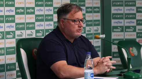 O diretor de futebol Anderson Barros, da SE Palmeiras, concede entrevista coletiva, na Academia de Futebol. (Foto: Cesar Greco)
