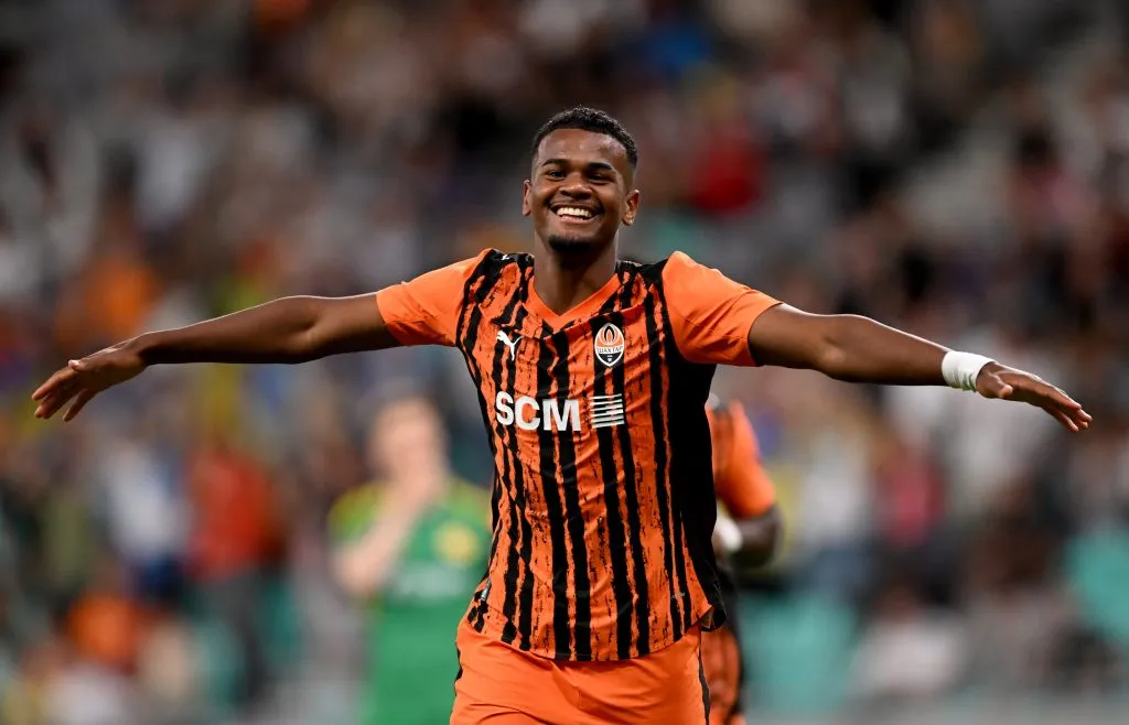 LJUBLJANA, SLOVENIA – JULY 10: Alisson Santana of Shakhtar celebrates scoring his team’s third goal during the UEFA Europa League 2025/26 First Qualifying Round First Leg match between Shakhtar and Ilves at Stadion Stozice on July 10, 2025 in Ljubljana, Slovenia. (Photo by Jurij Kodrun/Getty Images)