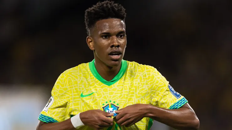 Estêvão em campo pela Seleção Brasileira. (Photo by Ruano Carneiro/Getty Images)