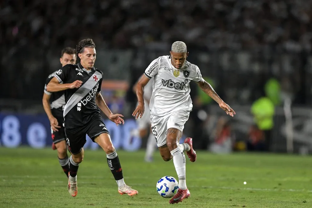 Danilo pode desfalcar o Botafogo. Foto: Thiago Ribeiro/AGIF