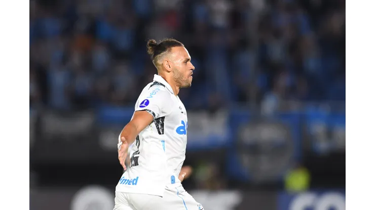 ASUNCION, PARAGUAY - APRIL 02: Martin Braithwaite of Gremio celebrates after scoring the team's second goal during the Copa CONMEBOL Sudamericana Group D match between Sportivo Luqueño and Gremio at Estadio Defensores del Chaco on April 02, 2025 in Asuncion, Paraguay. (Photo by Christian Alvarenga/Getty Images)