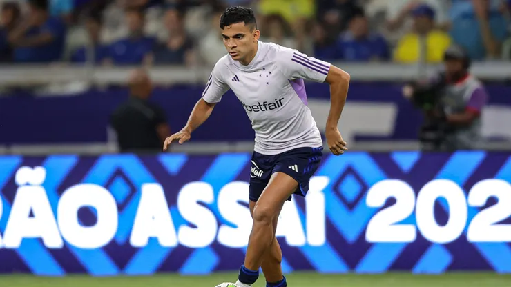 Bruno Rodrigues jogador do Cruzeiro durante aquecimento antes da partida contra o Athletico-PR no estadio Mineirao pelo campeonato Brasileiro A 2023.