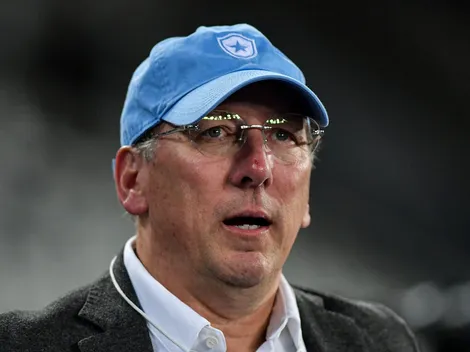 Textor teria cedido jogadores do Botafogo a Marinakis por dívida milionária