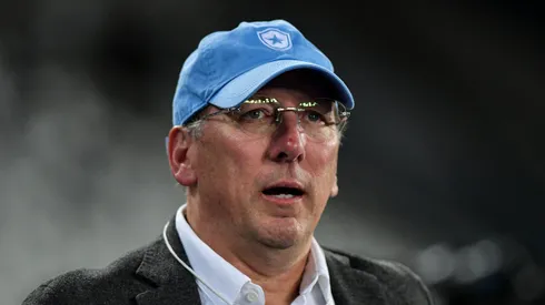 RJ – RIO DE JANEIRO – 18/04/2024 – BRASILEIRO A 2024, BOTAFOGO X ATLETICO-GO – John Textor presidente da SAF do Botafogo durante partida contra o Atletico-GO no estadio Engenhao pelo campeonato Brasileiro A 2024. Foto: Thiago Ribeiro/AGIF