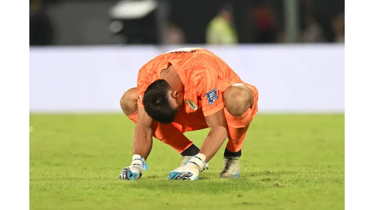 MONTEVIDEO, URUGUAY - MARCH 21: Sergio Rochet of Uruguay reacts after the team's defeat in the South of American FIFA World Cup 2026 Qualifier match between Uruguay and Argentina at Centenario Stadium on March 21, 2025 in Montevideo, Uruguay. (Photo by Guillermo Legaria/Getty Images)