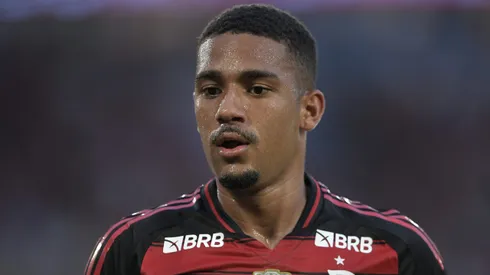 RJ - RIO DE JANEIRO - 31/08/2025 - BRASILEIRO A 2025, FLAMENGO X GREMIO - Samuel Lino jogador do Flamengo durante partida contra o Gremio no estadio Maracana pelo campeonato Brasileiro A 2025. Foto: Thiago Ribeiro/AGIF
