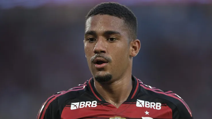 RJ - RIO DE JANEIRO - 31/08/2025 - BRASILEIRO A 2025, FLAMENGO X GREMIO - Samuel Lino jogador do Flamengo durante partida contra o Gremio no estadio Maracana pelo campeonato Brasileiro A 2025. Foto: Thiago Ribeiro/AGIF
