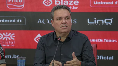 Adson Batista critica punição a Bruno Henrique (Imagem: Divulgação/Atlético-GO)