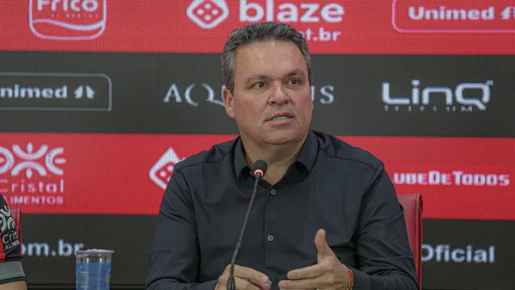 Adson Batista critica punição a Bruno Henrique (Imagem: Divulgação/Atlético-GO)