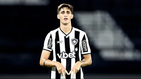 Foto: Vitor Silva/Botafogo – Valentín Adamo durante confronto contra o Volta Redonda no Campeonato Carioca de 2025.