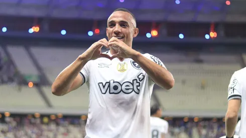 CE – FORTALEZA – 09/08/2025 – BRASILEIRO A 2025, FORTALEZA X BOTAFOGO – marcal jogador do Botafogo comemora seu gol durante partida contra o Fortaleza no estadio Arena Castelao pelo campeonato Brasileiro A 2025. Foto: Baggio Rodrigues/AGIF