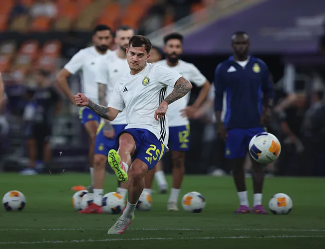 Otávio atuando no Al Nassr –  (Photo by Yasser Bakhsh/Getty Images)