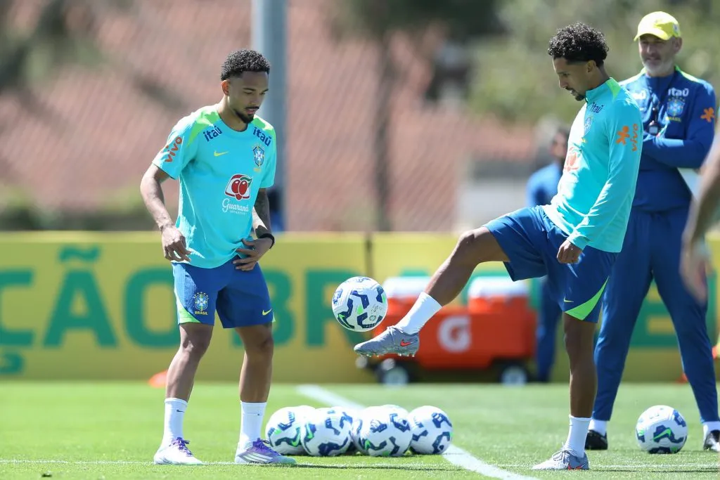 Vitinho e marquinhos jogadores da Selecao Brasileira durante treino na Granja Comary em Teresopolis (RJ), nesta quarta-feira (3). A equipe se prepara para enfrentar o Chile pelas Eliminatorias da Copa do Mundo 2016. Foto: Marlon Costa/AGIF