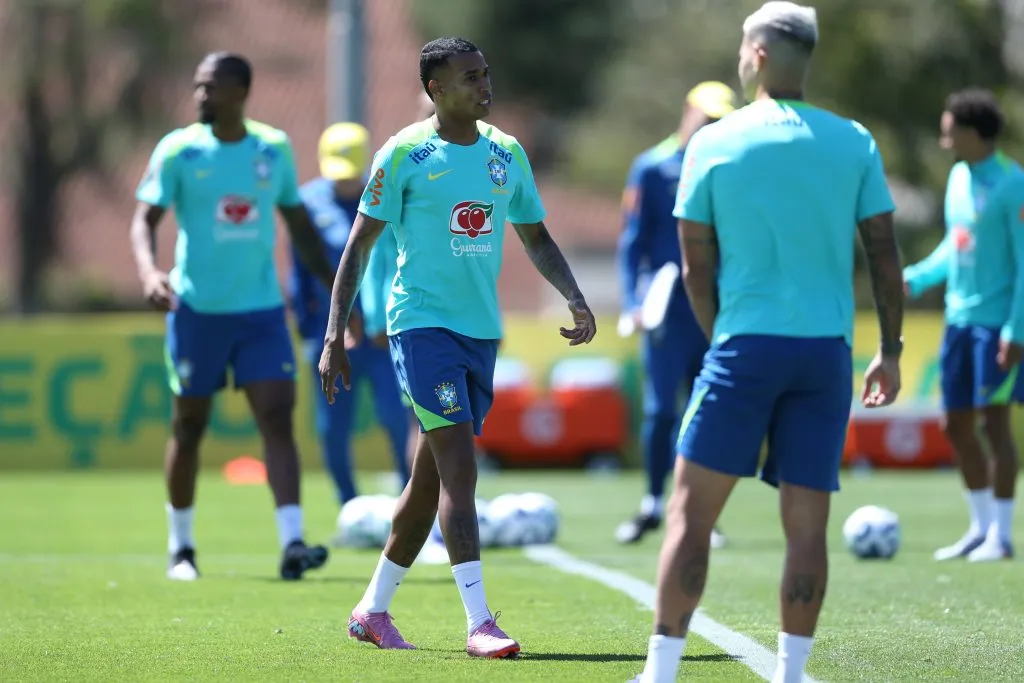 Jean Lucas jogador da Selecao Brasileira durante treino na Granja Comary em Teresopolis (RJ), nesta quarta-feira (3). A equipe se prepara para enfrentar o Chile pelas Eliminatorias da Copa do Mundo 2016. Foto: Marlon Costa/AGIF
