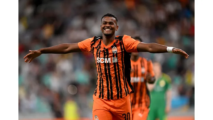 LJUBLJANA, SLOVENIA - JULY 10: Alisson Santana of Shakhtar celebrates scoring his team's third goal during the UEFA Europa League 2025/26 First Qualifying Round First Leg match between Shakhtar and Ilves at Stadion Stozice on July 10, 2025 in Ljubljana, Slovenia. (Photo by Jurij Kodrun/Getty Images)