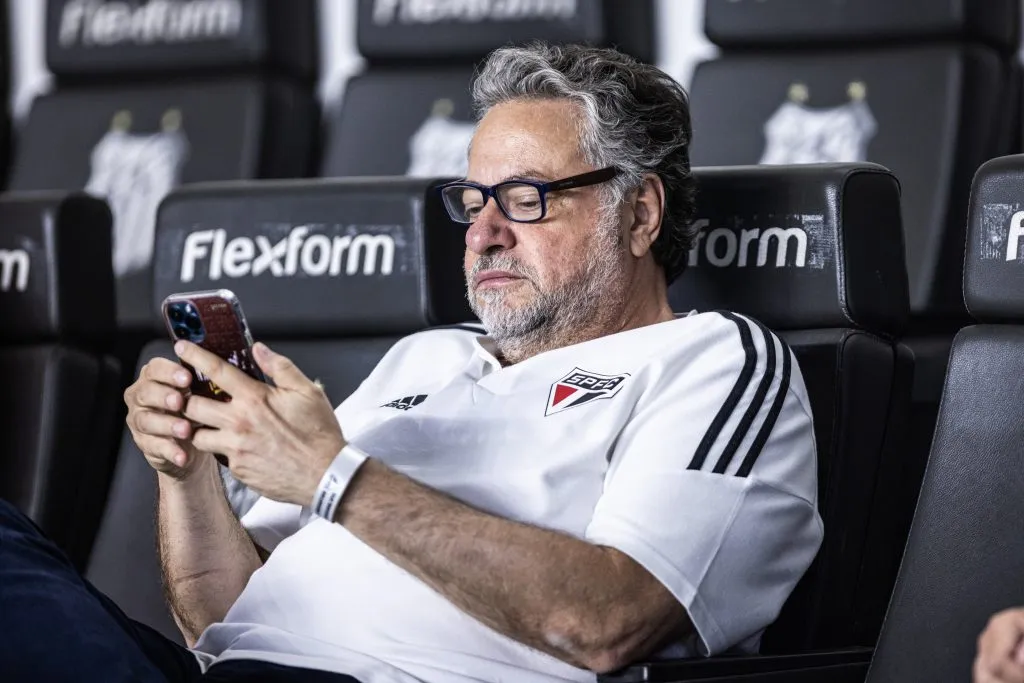 SP – SANTOS – 08/11/2023 – BRASILEIRO A 2023, SAO PAULO X BRAGANTINO – Julio Casares presidente do Sao Paulo durante partida contra o Bragantino no estadio Vila Belmiro pelo campeonato Brasileiro A 2023. Foto: Abner Dourado/AGIF
