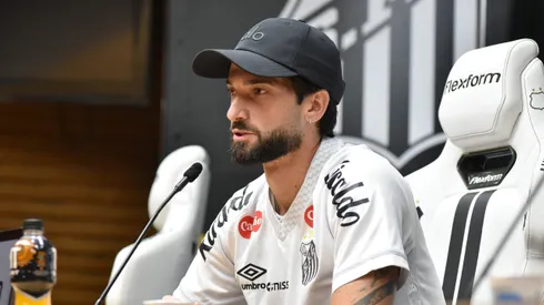 Lautaro Diaz durante sua apresentacao oficial como jogador do Santos em coletiva de imprensa realizada no Vila Belmiro.