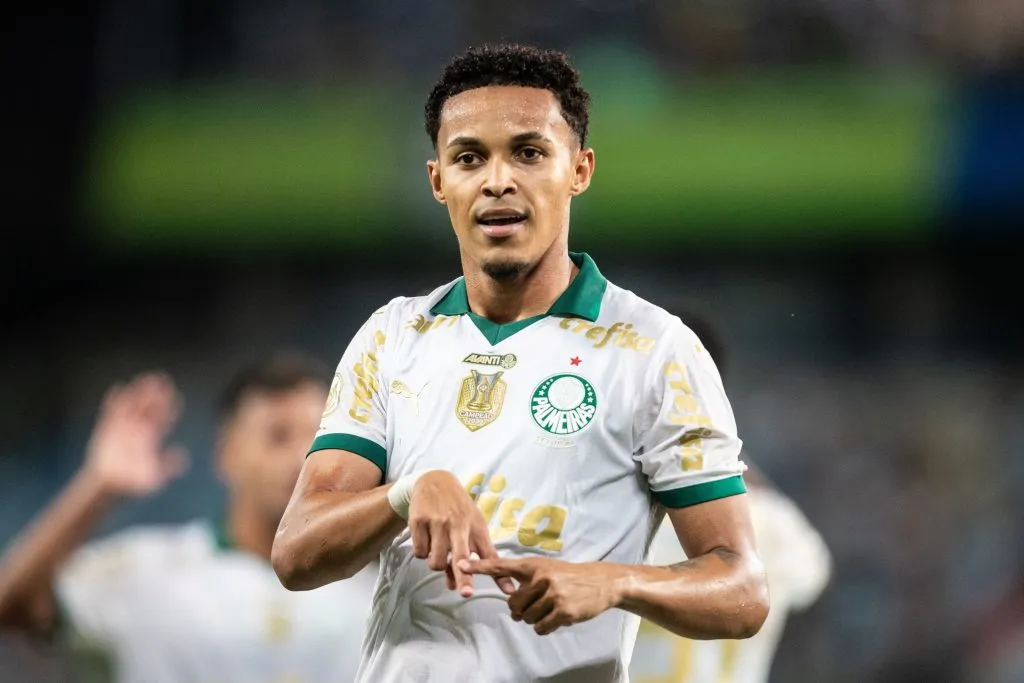 MT – CUIABA – 05/05/2024 – BRASILEIRO A 2024, CUIABA X PALMEIRAS – Lazaro jogador do Palmeiras comemora seu gol durante partida contra o Cuiaba no estadio Arena Pantanal pelo campeonato Brasileiro A 2024. Foto: Gil Gomes/AGIF