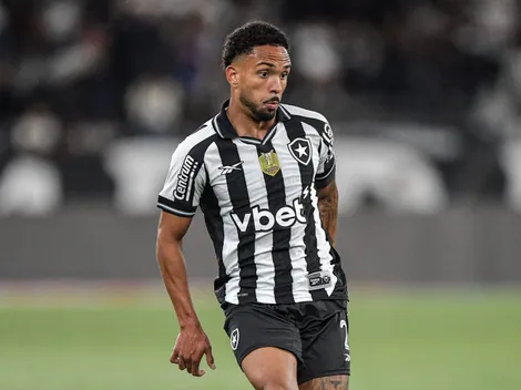 Vitinho comenta chances de jogar em Botafogo x Vasco pela Copa do Brasil