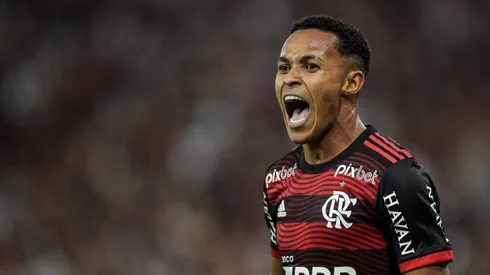 Lazaro jogador do Flamengo comemora seu gol durante partida contra o Atletico-GO no estadio Maracana pelo campeonato Brasileiro A 2022.
