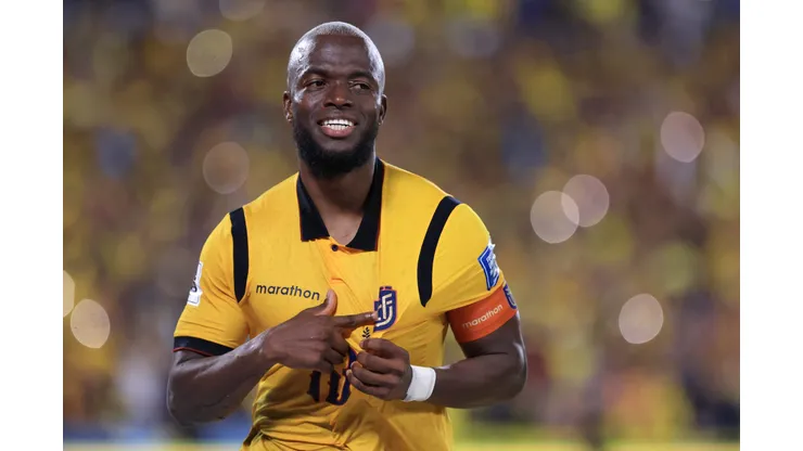 GUAYAQUIL, ECUADOR - SEPTEMBER 09: Enner Valencia of Ecuador celebrates after scoring the team's first goal via penalty during the South American FIFA World Cup 2026 Qualifier match between Ecuador and Argentina at Estadio Monumental Isidro Romero Carbo on September 09, 2025 in Guayaquil, Ecuador. (Photo by Franklin Jacome/Getty Images)
