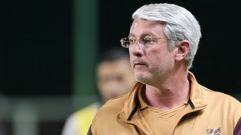 Odair Hellmann tem dúvidas para montar o Athletico-PR contra o Corinthians