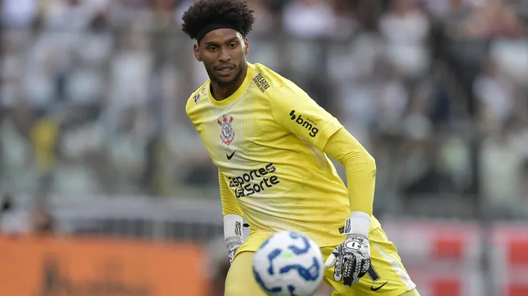 Hugo Souza goleiro do Corinthians durante partida contra o Vasco no estadio Sao Januario pelo campeonato Brasileiro A 2025.