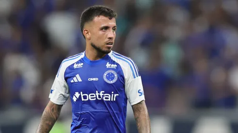 Matheus Henrique jogador do Cruzeiro durante partida contra o Mirassol no estadio Mineirao pelo campeonato Brasileiro A 2025. Foto: Gilson Lobo/AGIF